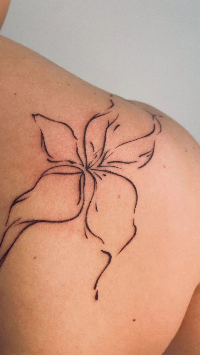 Tattoo fine line flor